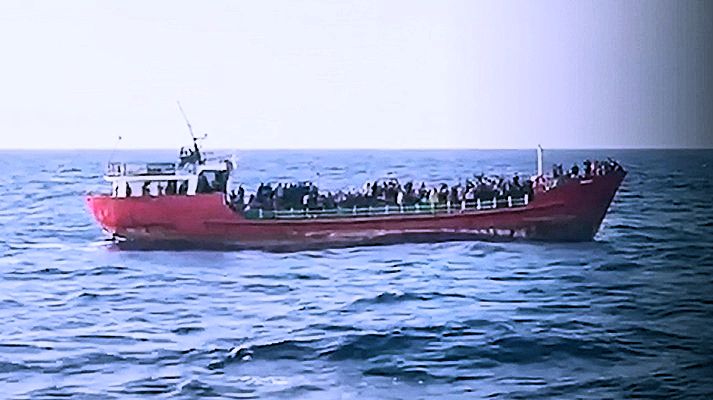 Διπλωματικό θρίλερ με πλοίο με 400 μετανάστες - Αρνήθηκε η Τουρκία να τους δεχτεί πίσω
