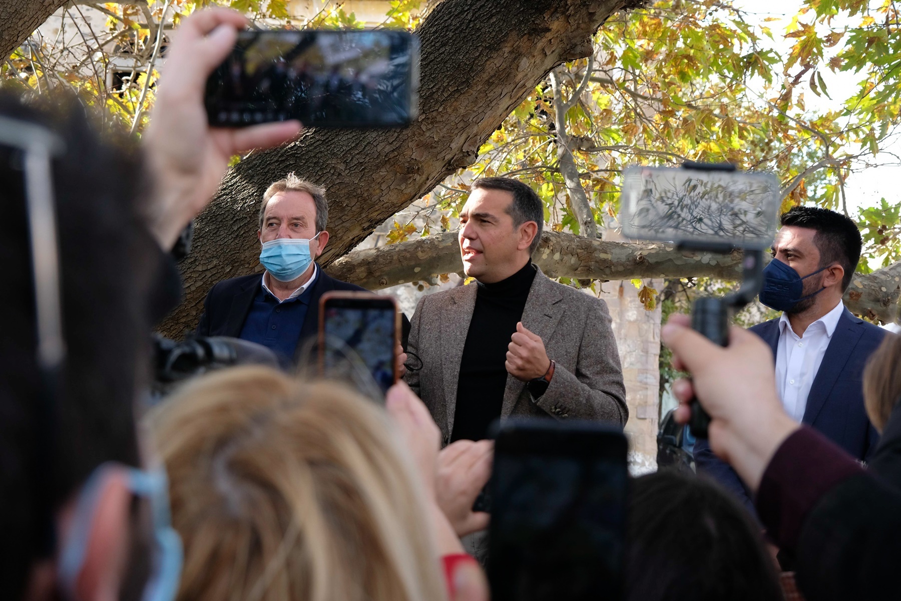 Αλέξης Τσίπρας με ζιβάγκο αλλά Παπανδρέου