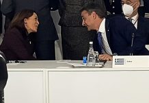 Τετ-α-τετ Κυριάκου Μητσοτάκη-Καμάλα Χάρις στο Παρίσι