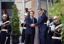 Παρίσι-Μητσοτάκης: «Η Ελλάδα θα συζητήσει για την ΑΟΖ με τη νέα κυβέρνηση της Λιβύης»