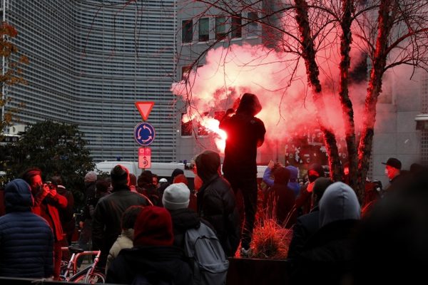Σκηνές χάους και συγκρούσεις στις Βρυξέλλες