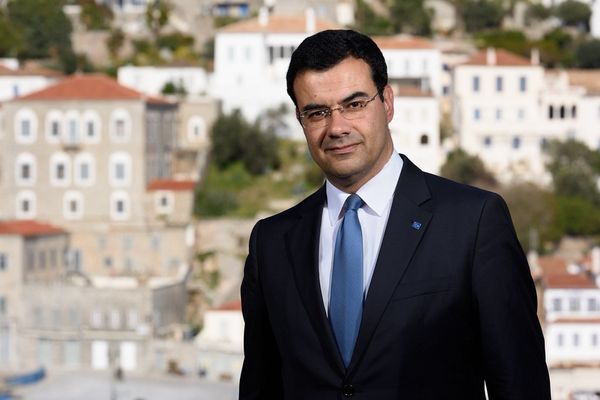 Ο δήμαρχος Ύδρας μηνύει την Ολλανδή δημοσιογράφο για «πρωτοφανή επίθεση λάσπης στους Υδραίους»