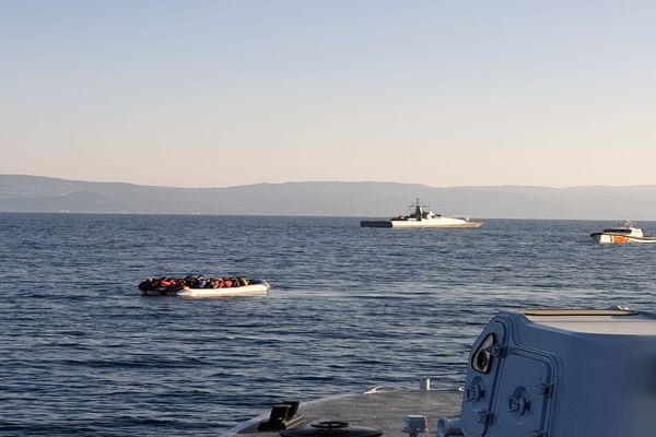 Λέμβο με αλλοδαπούς προωθούσε η Τουρκική ακτοφυλακή στα Ελληνικά χωρικά ύδατα