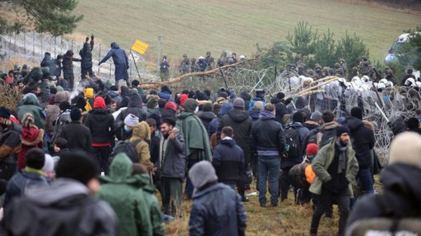 Χιλιάδες μετανάστες στα σύνορα Πολωνίας-Λευκορωσίας