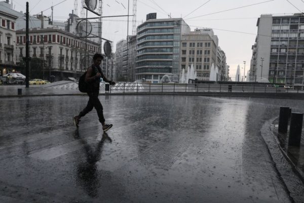 Στη δίνη της κακοκαιρίας η χώρα