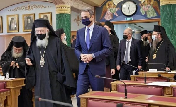 Κοινό μέτωπο κυβέρνησης και εκκλησίας για τον εμβολιασμό