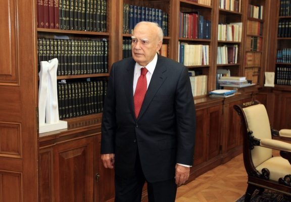 Απεβίωσε ο πρώην Πρόεδρος της Δημοκρατίας, Κάρολος Παπούλιας
