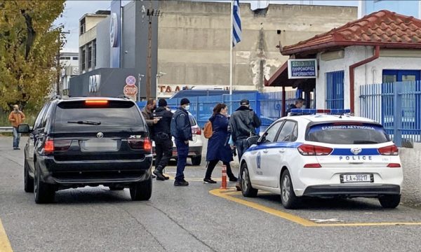 Αδιανόητο περιστατικό απαγωγής γυμνασιάρχη στο Αιγίνιο Πιερίας από αρνητές «Θεματοφύλακες του Συντάγματος»