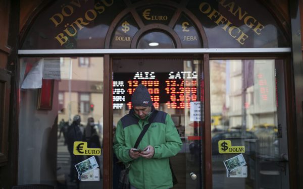 Τουρκία: Η κατακρήμνιση της λίρας και η Αγία Σοφία στο δρόμο προς τις κάλπες