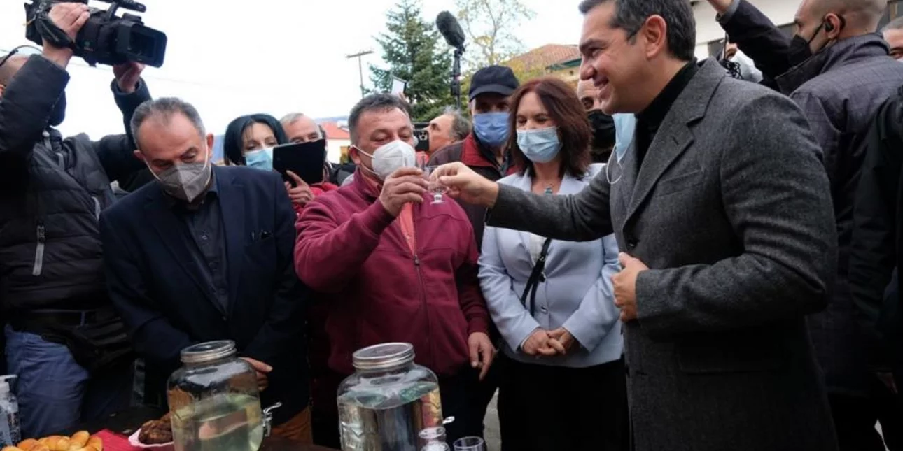 O Τσίπρας κλείνει τώρα το μάτι και στους αρνητές απογραφής -Όσα έγιναν στην Κοζάνη