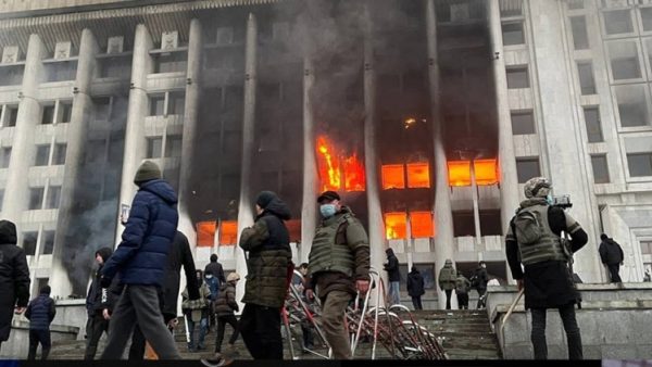 Χάος στο Καζακστάν: Πάνω από 1.000 τραυματίες, δεκάδες νεκροί